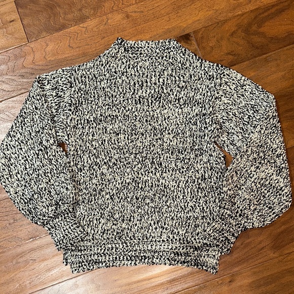 Black and White soft Sweater - Picture 6 of 6